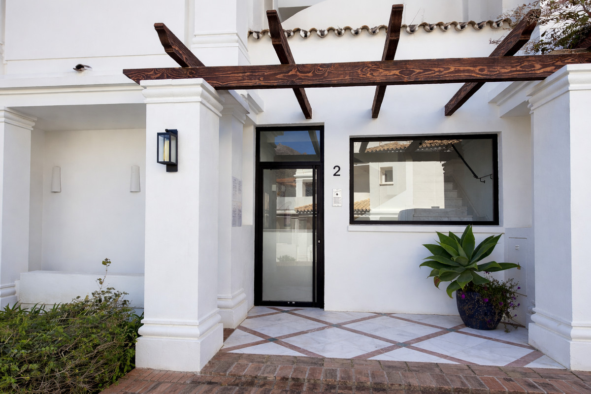 2 Bed Apartment for sale in Nueva Andalucía Costa Del Sol, Málaga, Spain