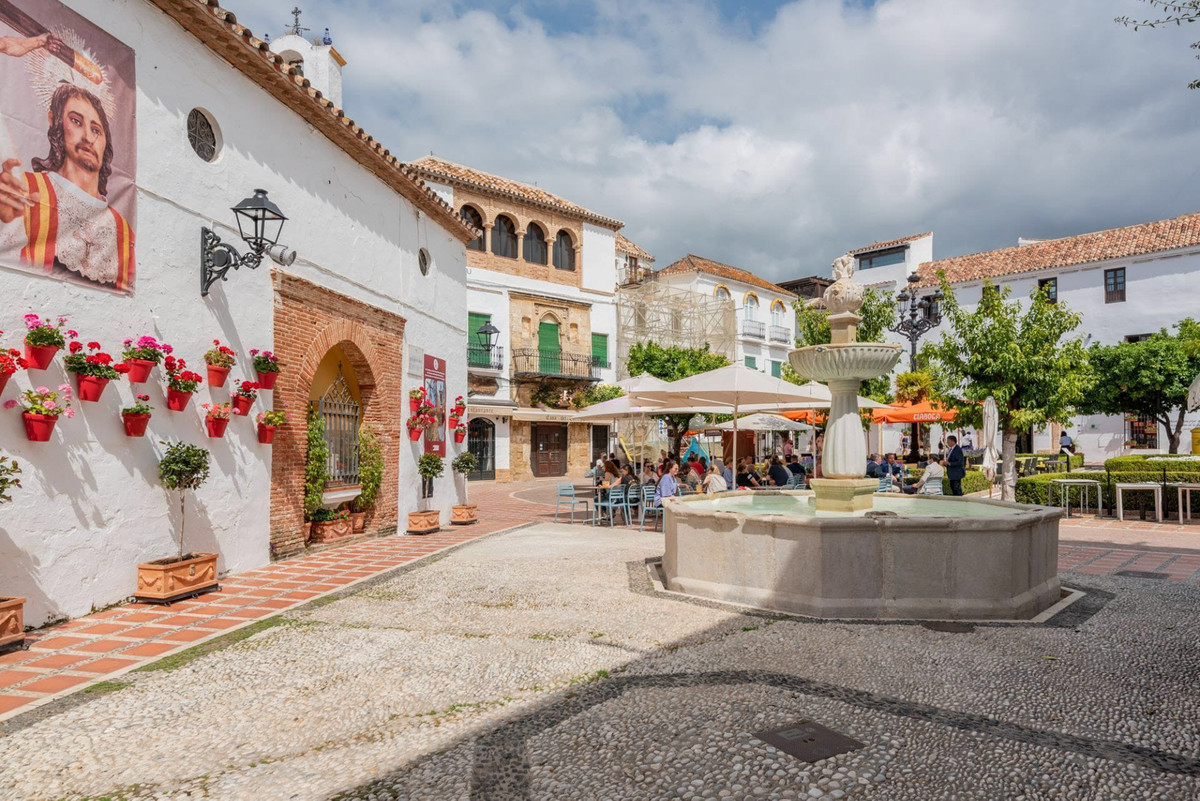 Commercial unit for sale in Marbella Costa Del Sol, Málaga, Spain