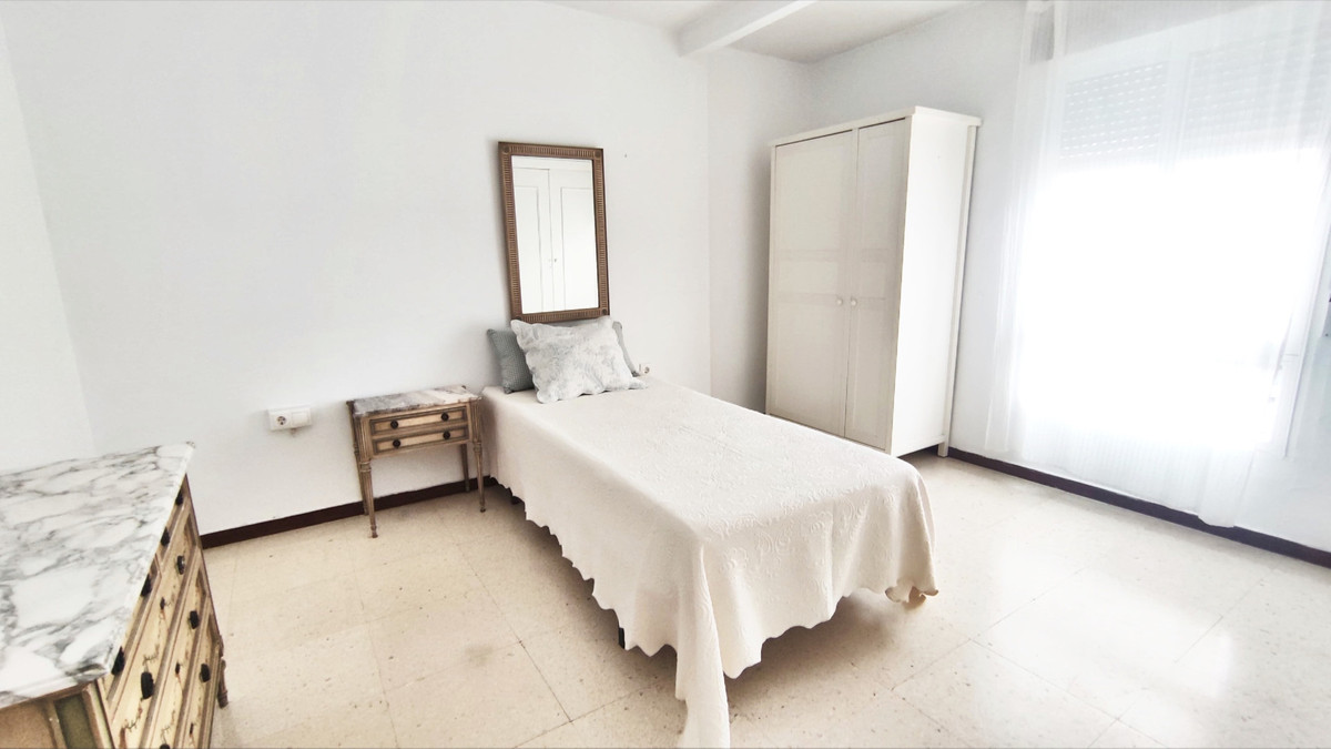 4 Bed Apartment for sale in Marbella Costa Del Sol, Málaga, Spain