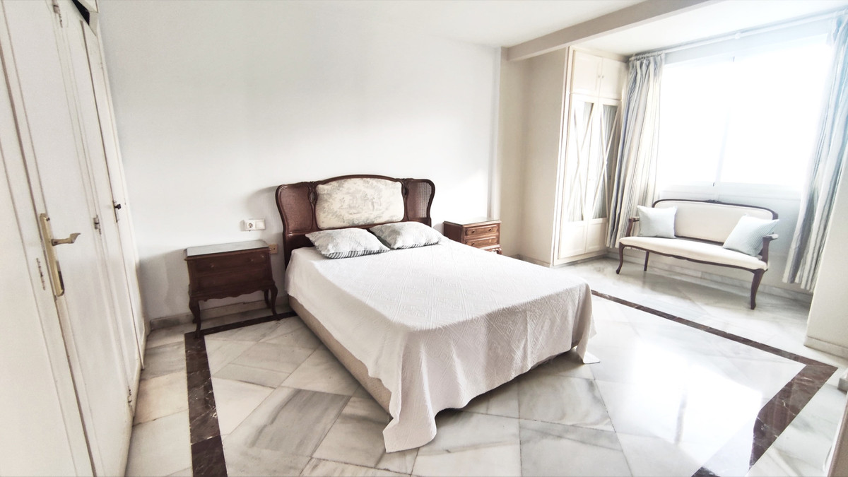 4 Bed Apartment for sale in Marbella Costa Del Sol, Málaga, Spain