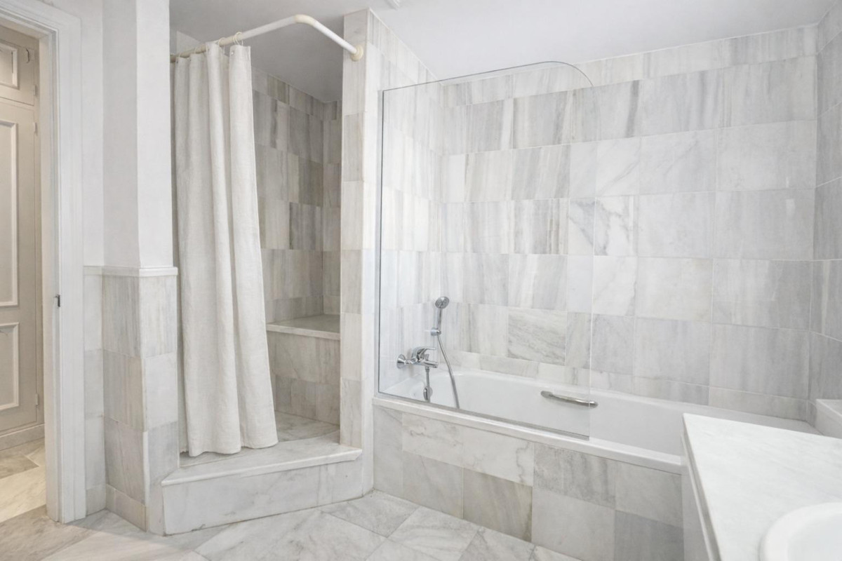 2 Bed Apartment for sale in Selwo Costa Del Sol, Málaga, Spain