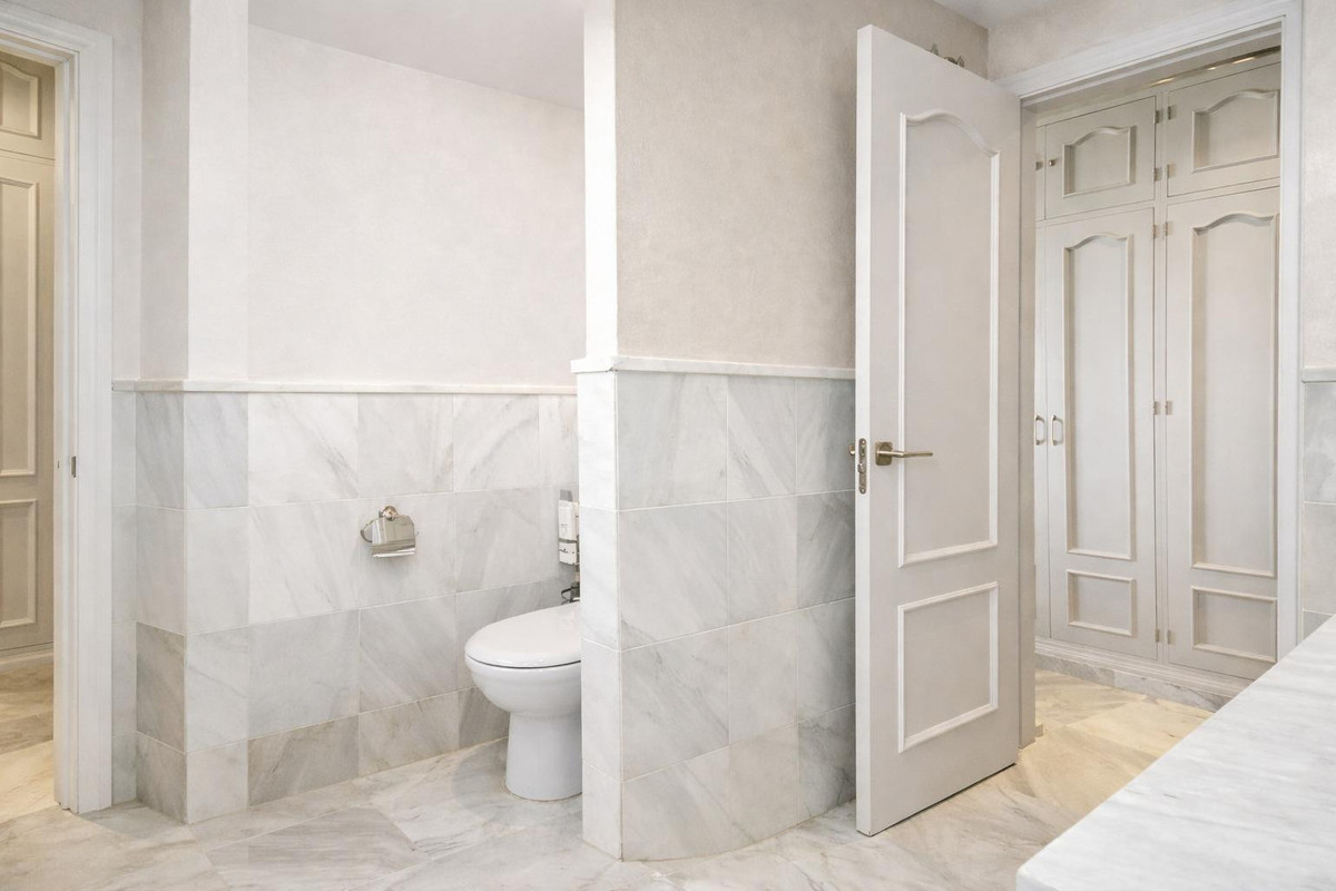 2 Bed Apartment for sale in Selwo Costa Del Sol, Málaga, Spain