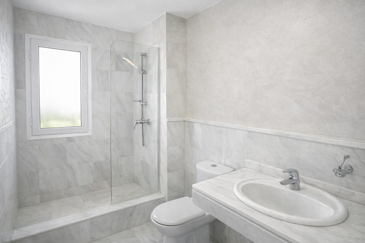 2 Bed Apartment for sale in Selwo Costa Del Sol, Málaga, Spain