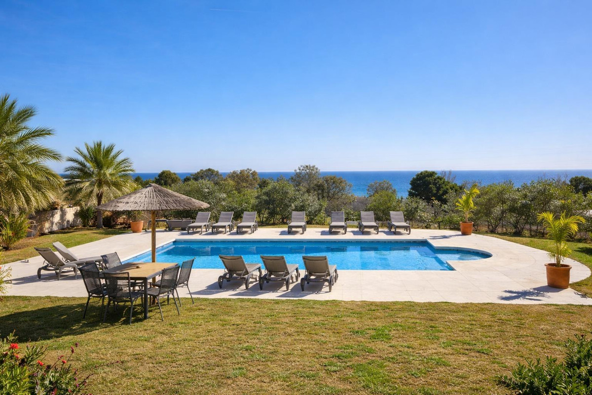 2 Bed Apartment for sale in Selwo Costa Del Sol, Málaga, Spain