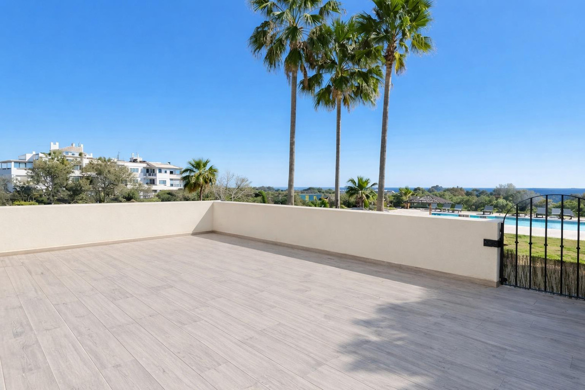 2 Bed Apartment for sale in Selwo Costa Del Sol, Málaga, Spain