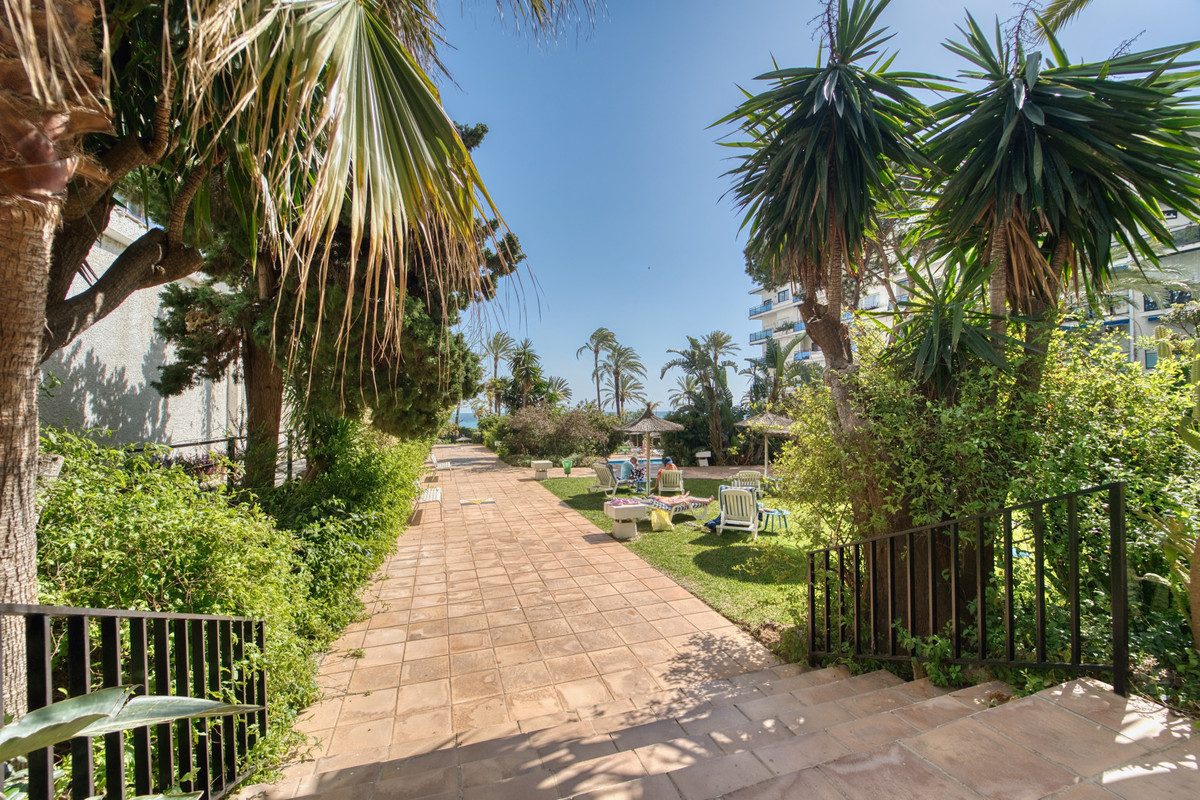 1 Bed Apartment for sale in Marbella Costa Del Sol, Málaga, Spain