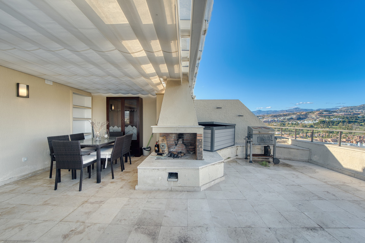 2 Bed Apartment for sale in Estepona Costa Del Sol, Málaga, Spain