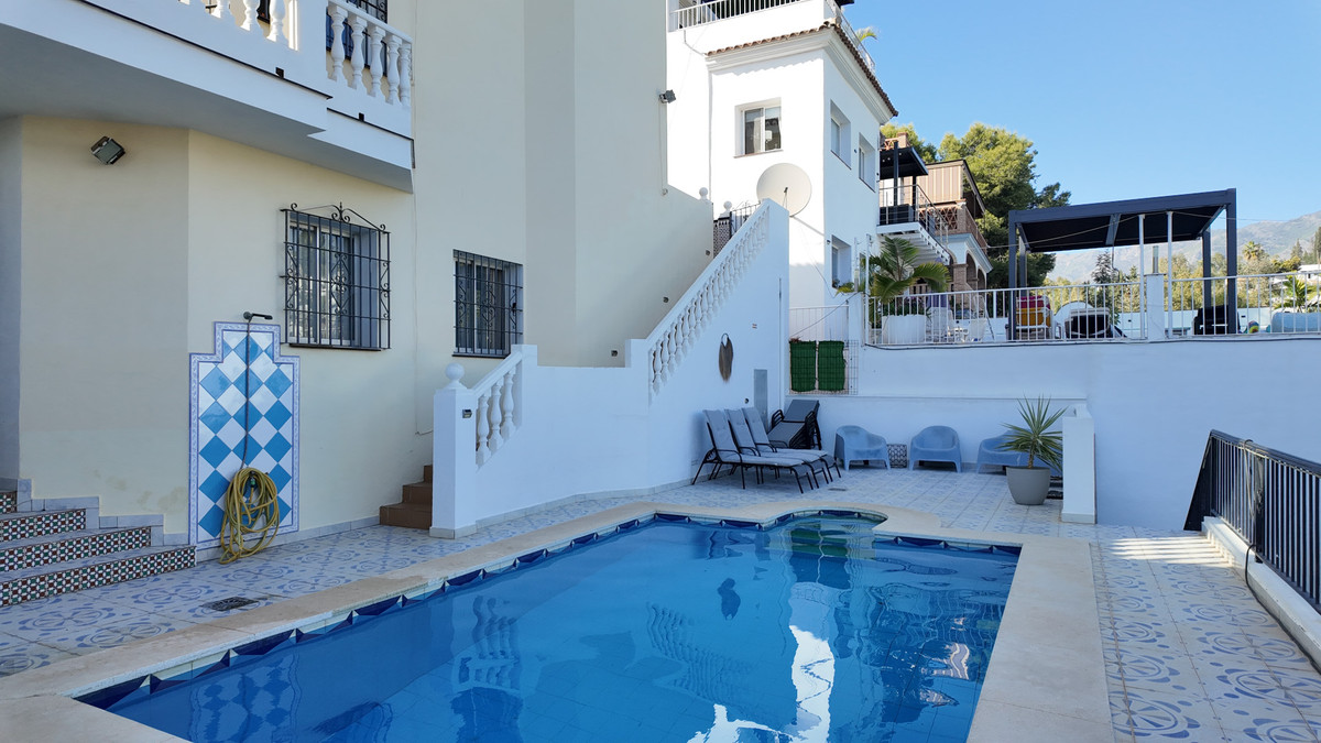 9 Bed Townhouse for sale in Mijas Costa Del Sol, Málaga, Spain