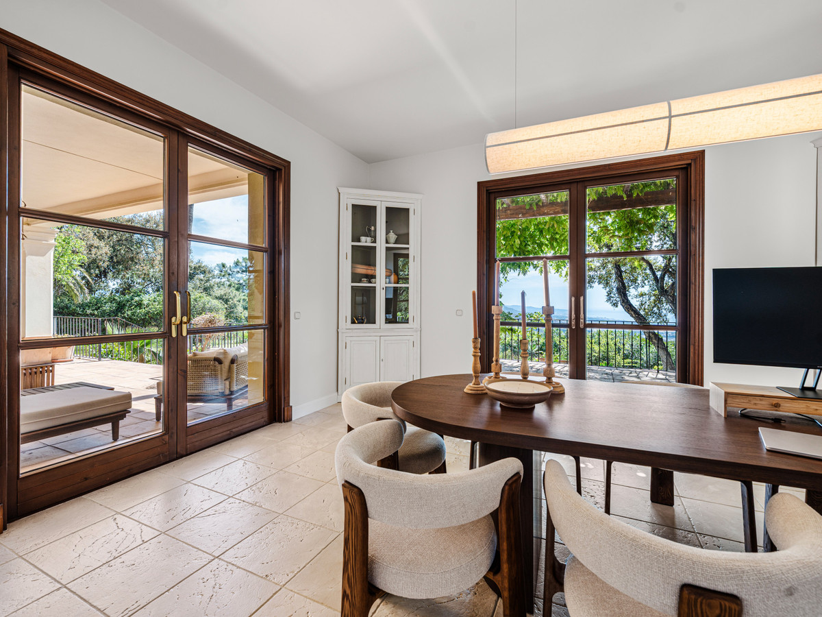 Se vende Villa - Chalet de 5 dormitorios en Costa Del Sol, Málaga, España