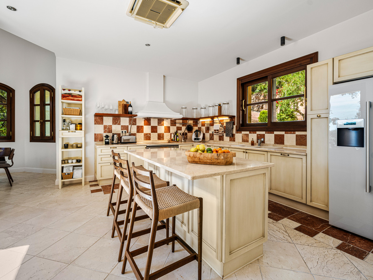Se vende Villa - Chalet de 5 dormitorios en Costa Del Sol, Málaga, España