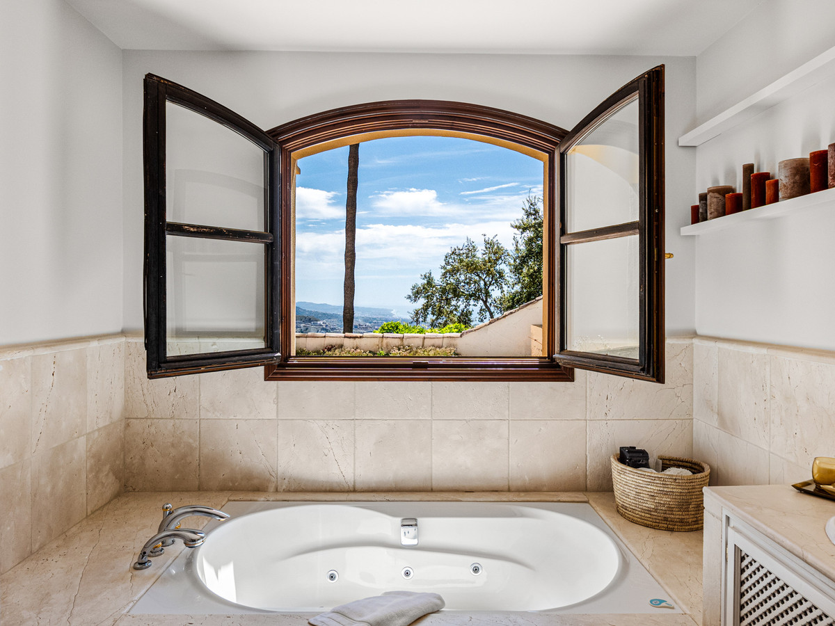 Se vende Villa - Chalet de 5 dormitorios en Costa Del Sol, Málaga, España