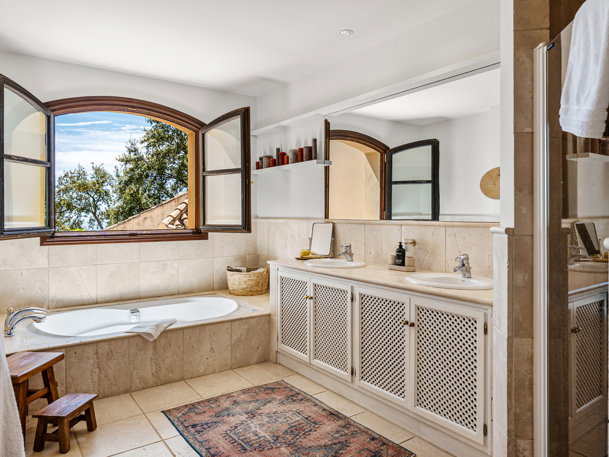 Se vende Villa - Chalet de 5 dormitorios en Costa Del Sol, Málaga, España