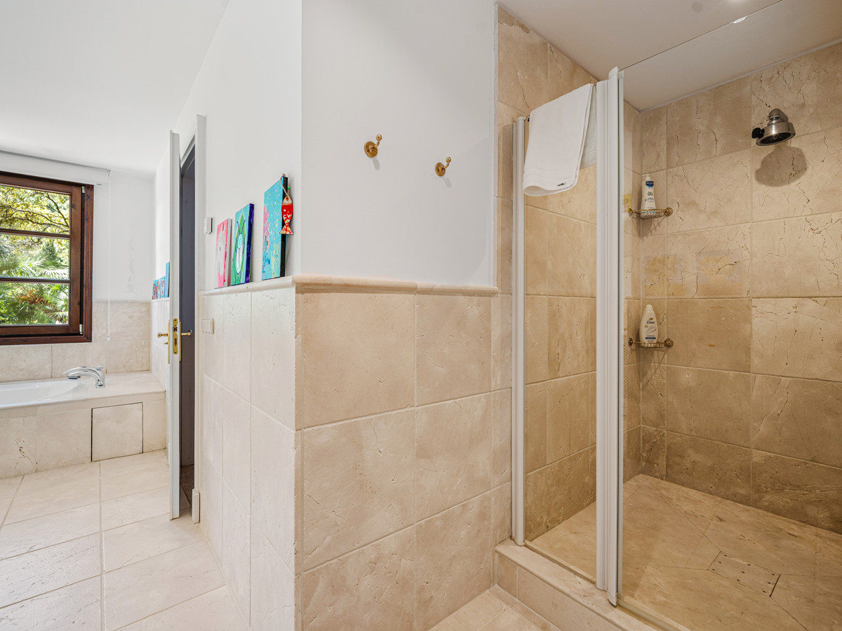 Se vende Villa - Chalet de 5 dormitorios en Costa Del Sol, Málaga, España