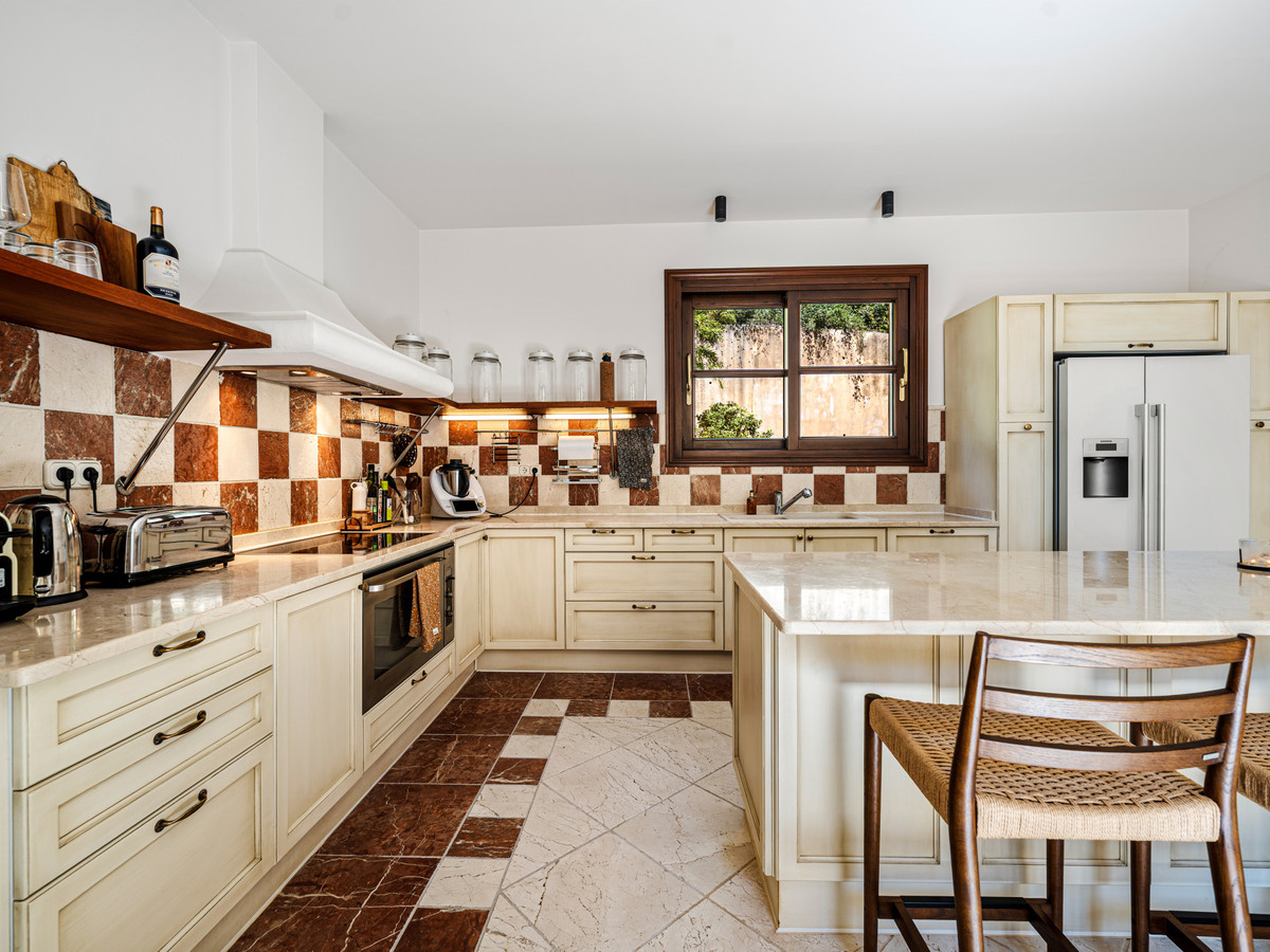Se vende Villa - Chalet de 5 dormitorios en Costa Del Sol, Málaga, España
