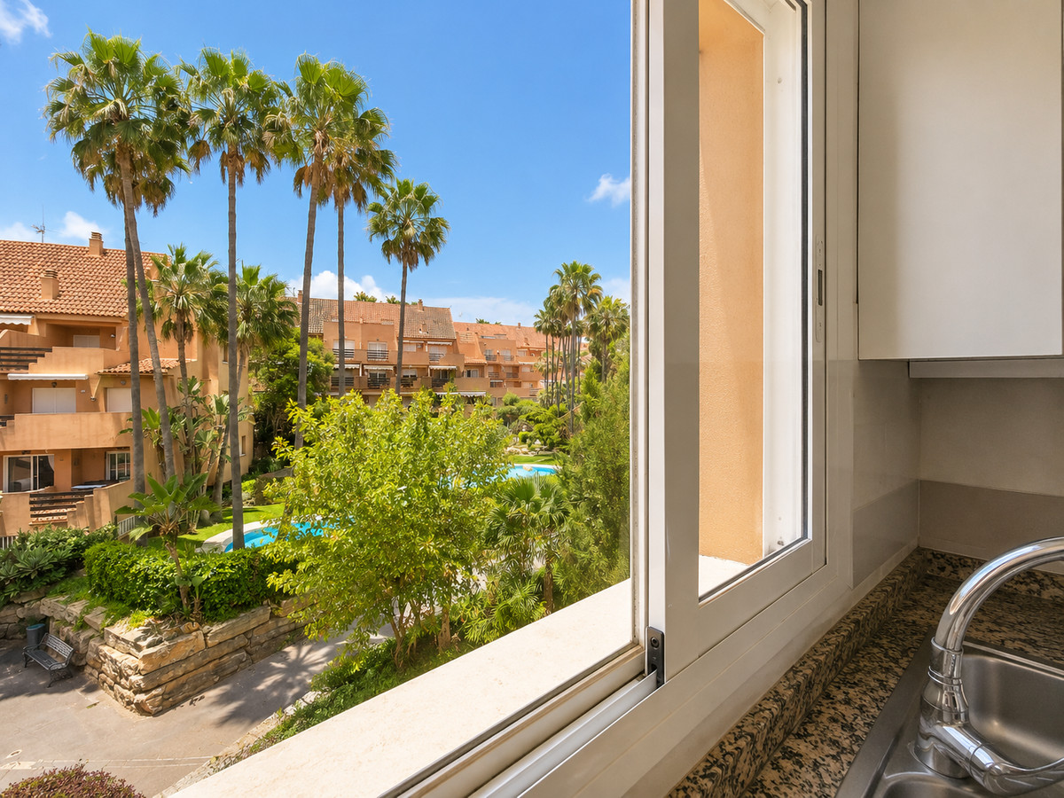 3 Bed Apartment for sale in Casares Costa Del Sol, Málaga, Spain