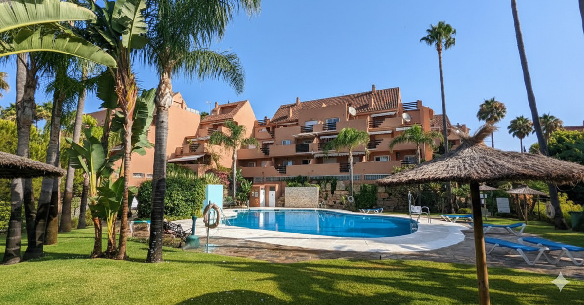 3 Bed Apartment for sale in Casares Costa Del Sol, Málaga, Spain