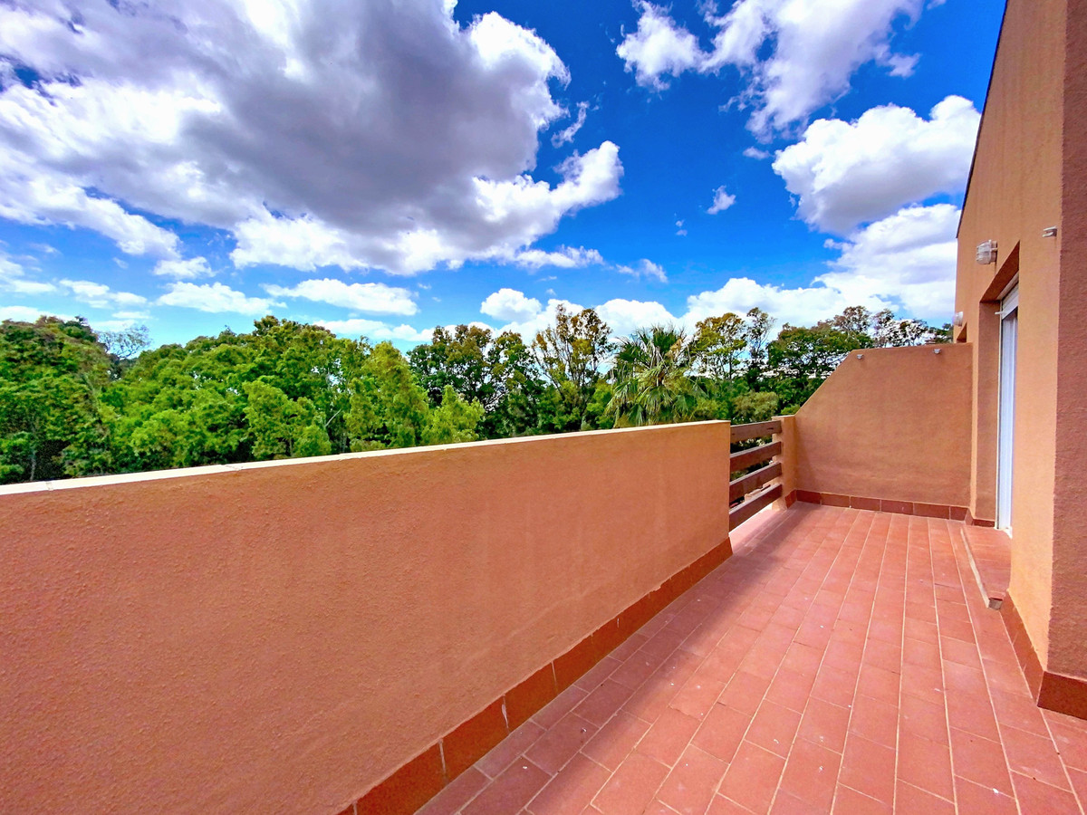 3 Bed Apartment for sale in Casares Costa Del Sol, Málaga, Spain