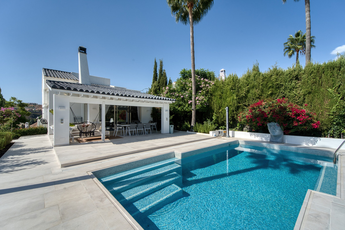 5 Bed Townhouse for sale in Benahavís Costa Del Sol, Málaga, Spain