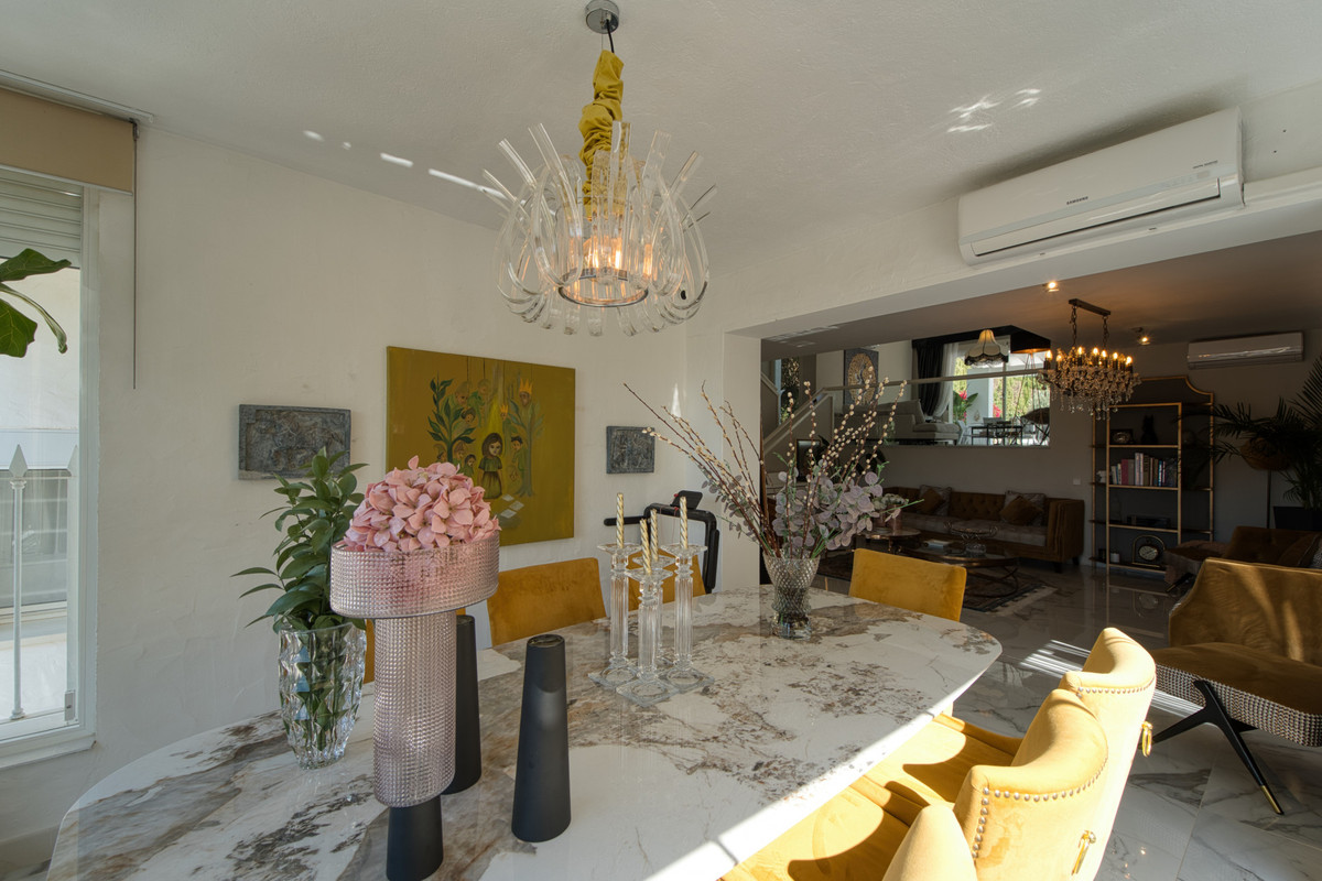 5 Bed Townhouse for sale in Benahavís Costa Del Sol, Málaga, Spain