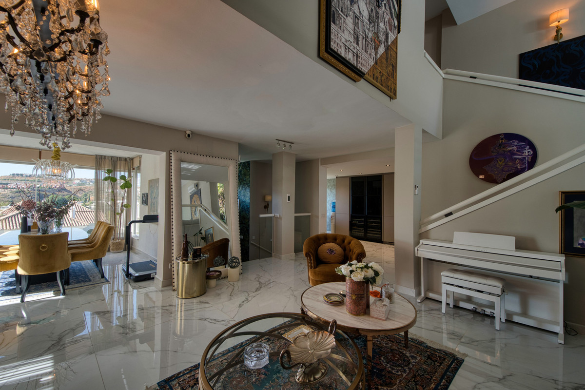 5 Bed Townhouse for sale in Benahavís Costa Del Sol, Málaga, Spain