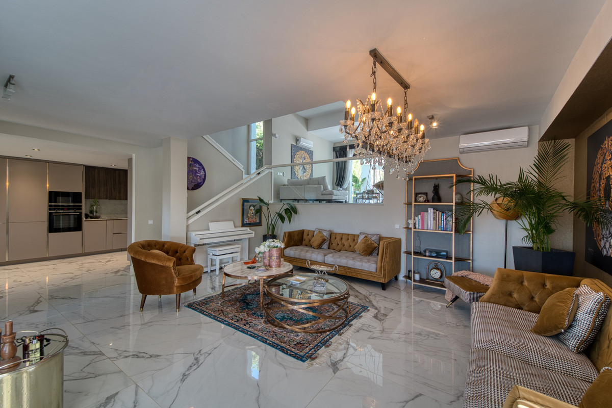 5 Bed Townhouse for sale in Benahavís Costa Del Sol, Málaga, Spain