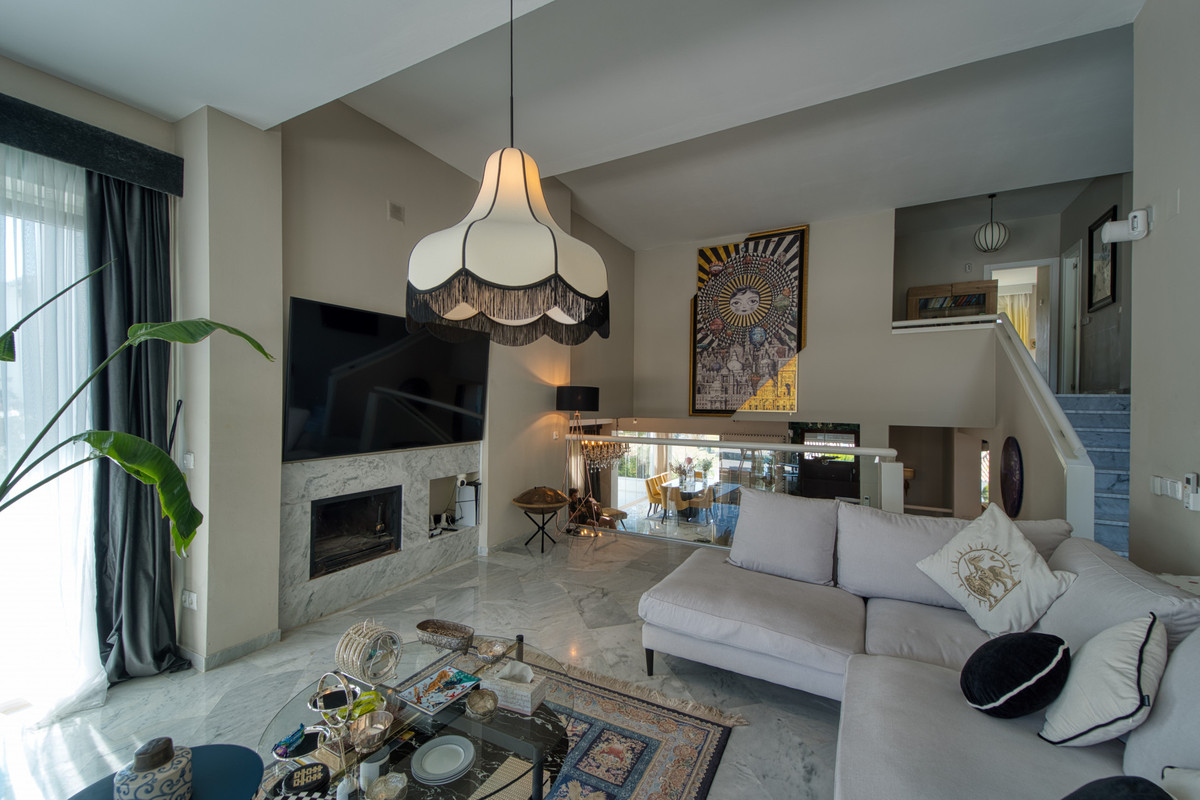 5 Bed Townhouse for sale in Benahavís Costa Del Sol, Málaga, Spain