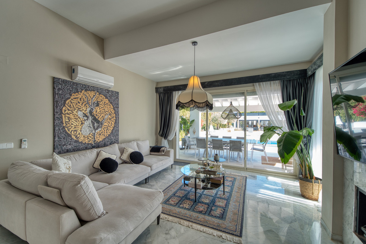 5 Bed Townhouse for sale in Benahavís Costa Del Sol, Málaga, Spain