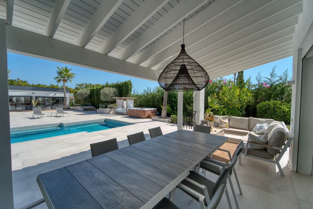 5 Bed Townhouse for sale in Benahavís Costa Del Sol, Málaga, Spain