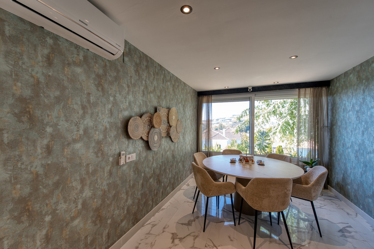 5 Bed Townhouse for sale in Benahavís Costa Del Sol, Málaga, Spain