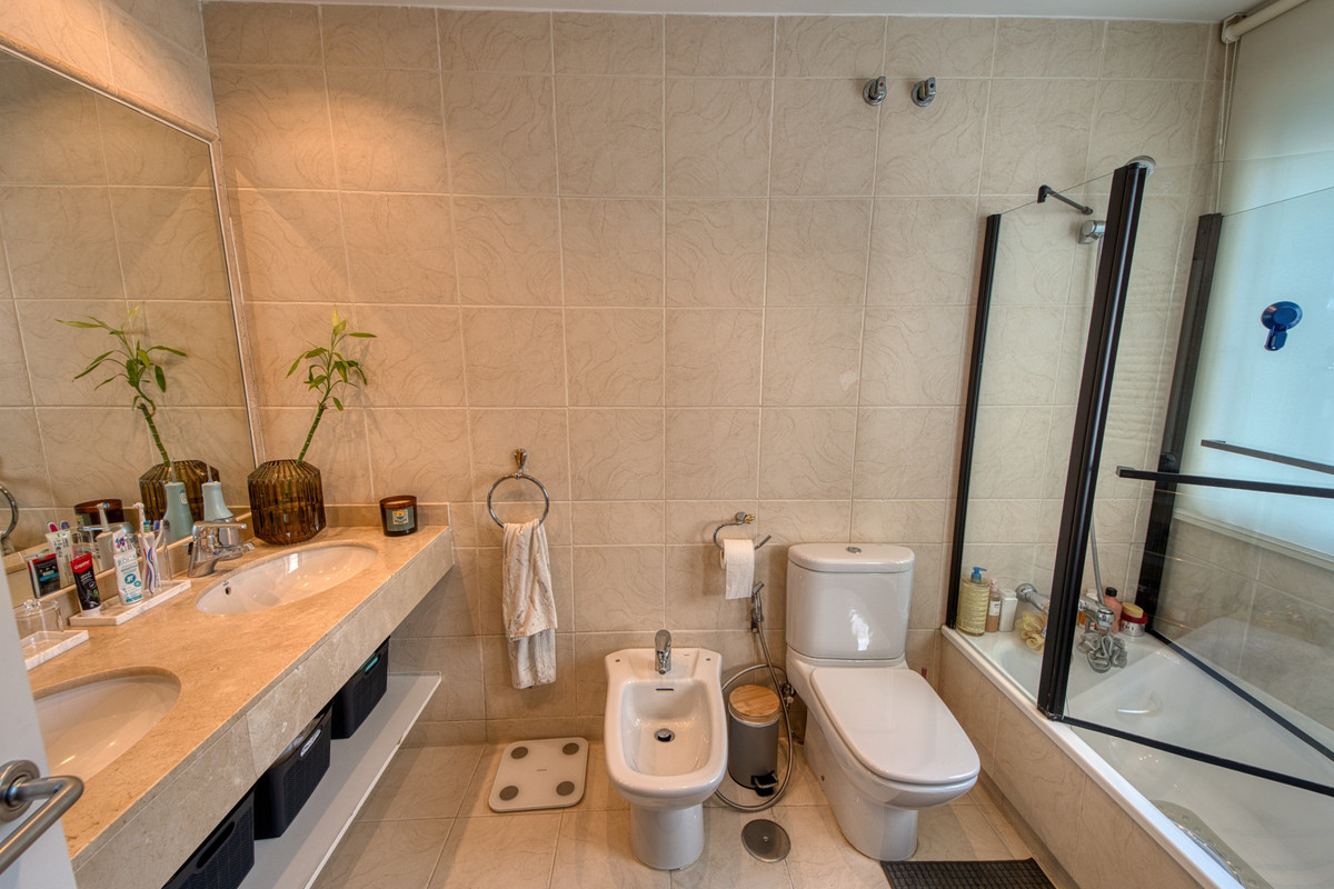 5 Bed Townhouse for sale in Benahavís Costa Del Sol, Málaga, Spain