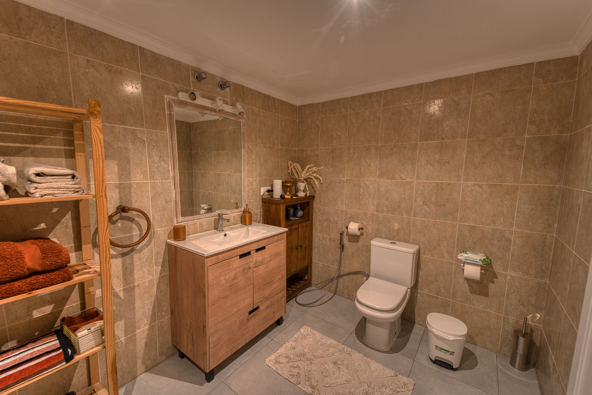 5 Bed Townhouse for sale in Benahavís Costa Del Sol, Málaga, Spain