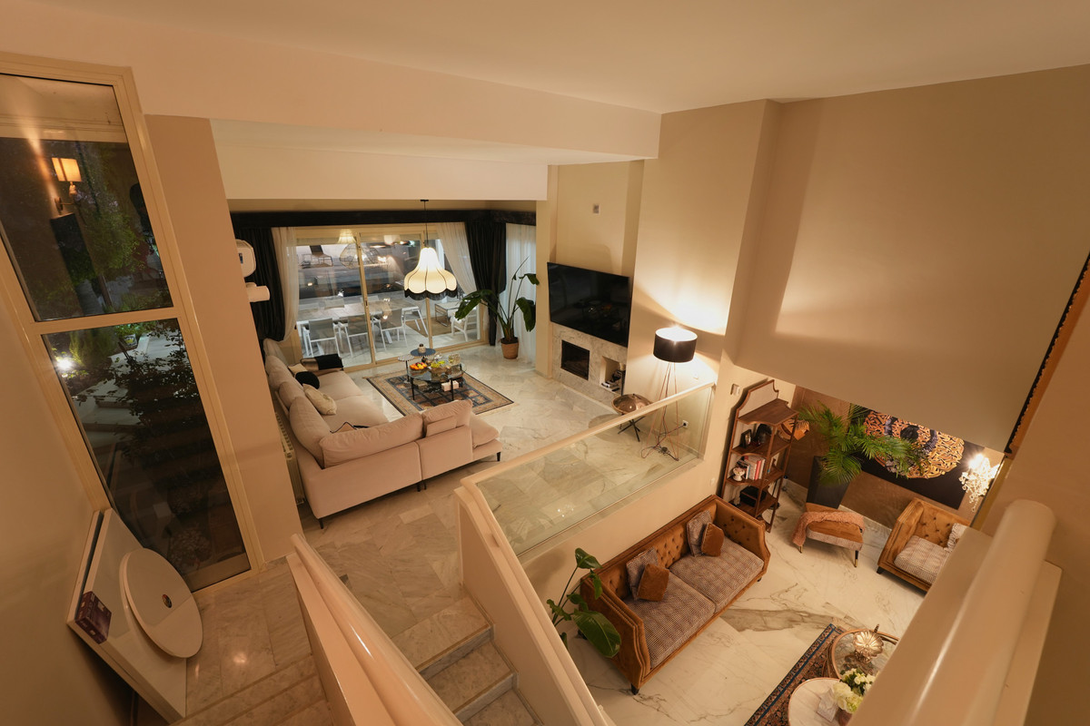 5 Bed Townhouse for sale in Benahavís Costa Del Sol, Málaga, Spain
