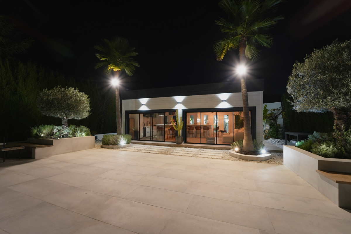 5 Bed Townhouse for sale in Benahavís Costa Del Sol, Málaga, Spain