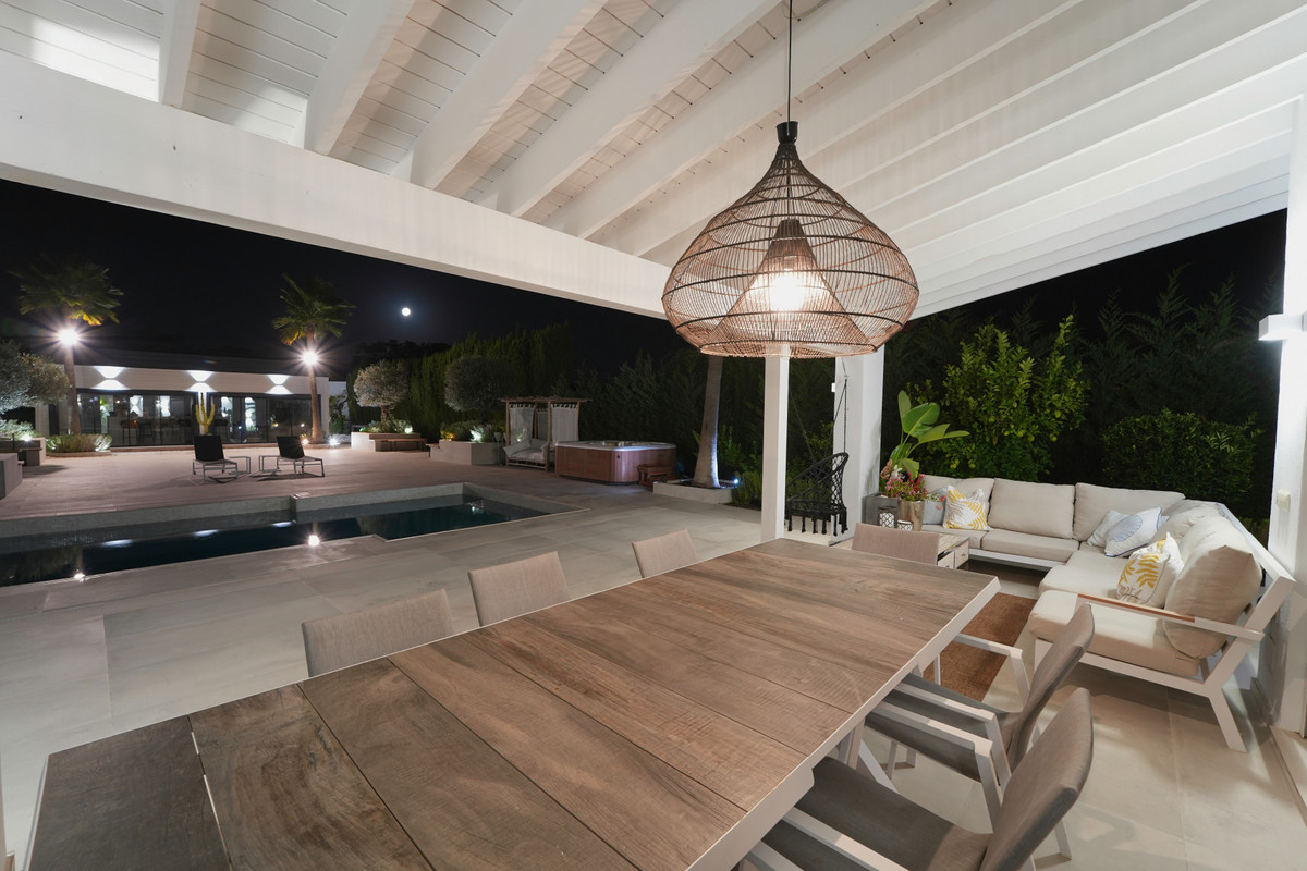5 Bed Townhouse for sale in Benahavís Costa Del Sol, Málaga, Spain