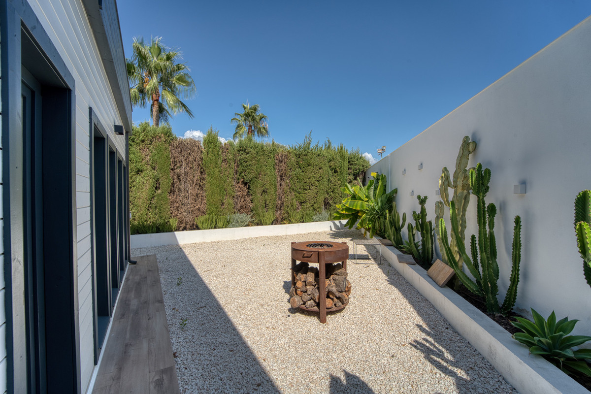 5 Bed Townhouse for sale in Benahavís Costa Del Sol, Málaga, Spain