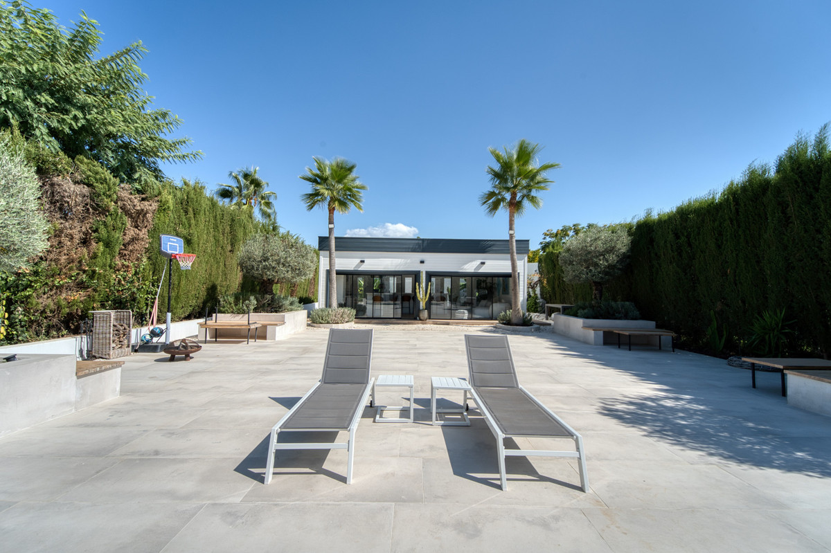 5 Bed Townhouse for sale in Benahavís Costa Del Sol, Málaga, Spain