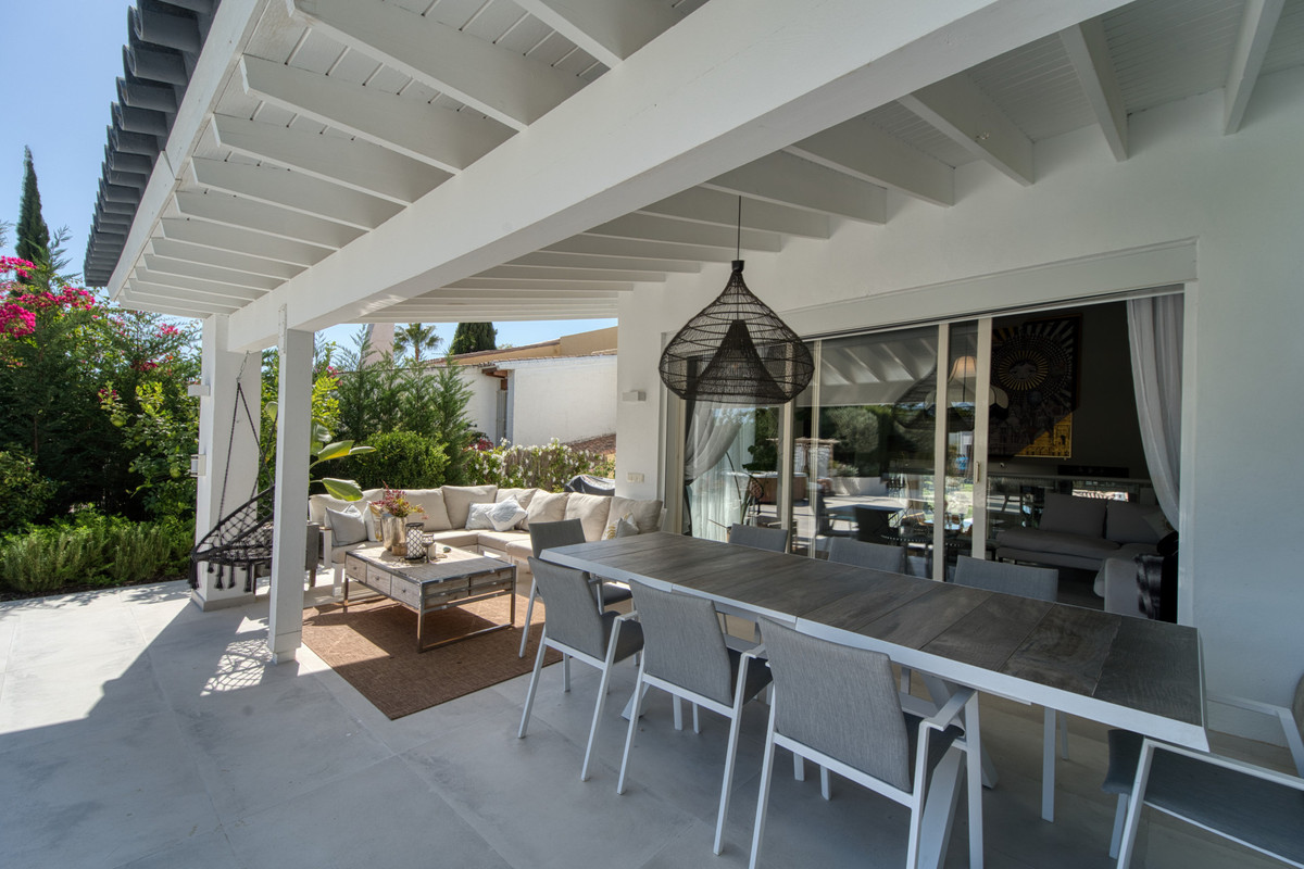 5 Bed Townhouse for sale in Benahavís Costa Del Sol, Málaga, Spain