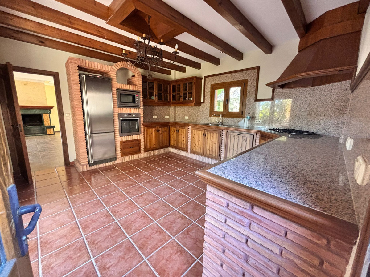 5 Bed Townhouse for sale in Estepona Costa Del Sol, Málaga, Spain