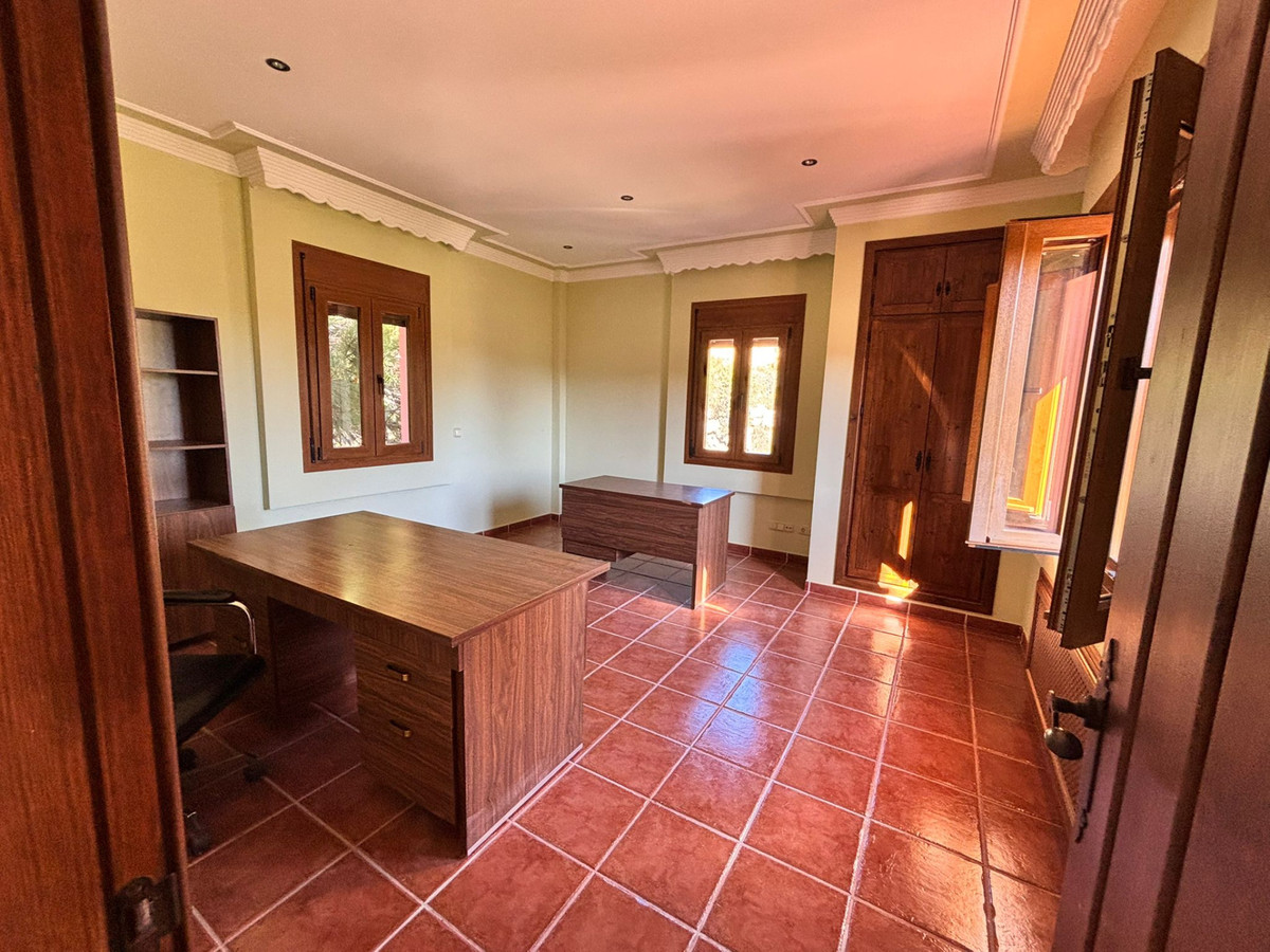 5 Bed Townhouse for sale in Estepona Costa Del Sol, Málaga, Spain