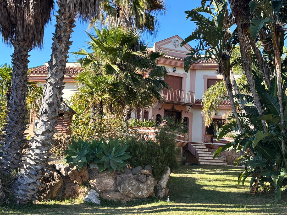 5 Bed Townhouse for sale in Estepona Costa Del Sol, Málaga, Spain