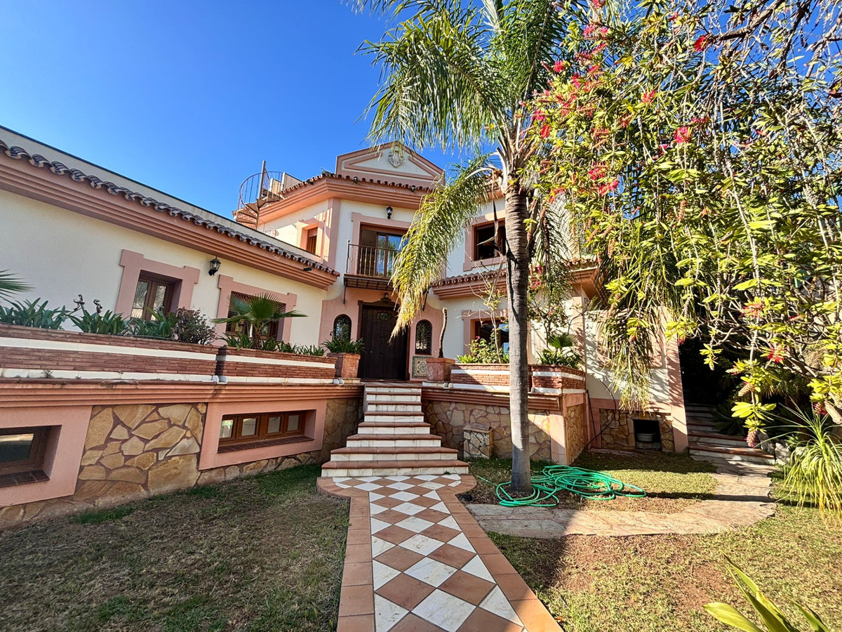 5 Bed Townhouse for sale in Estepona Costa Del Sol, Málaga, Spain