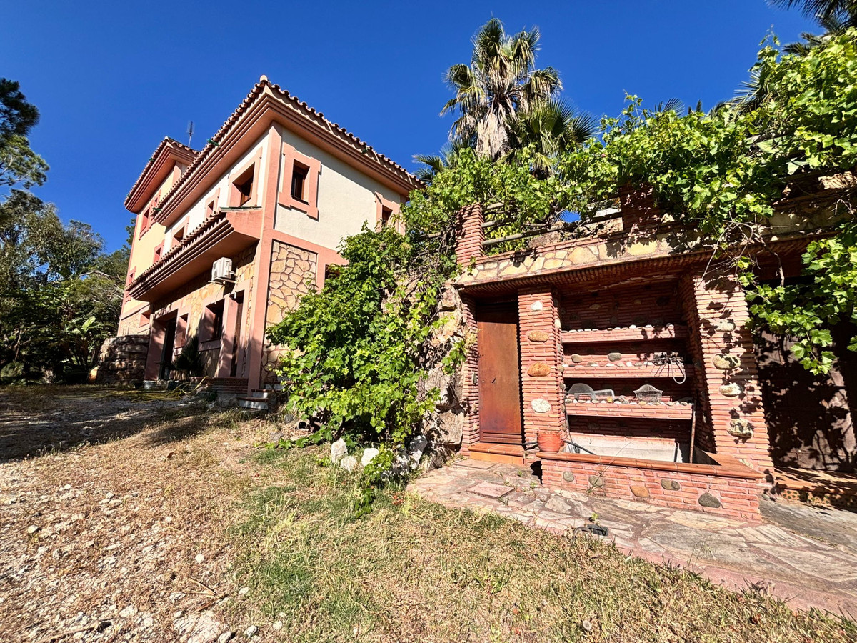 5 Bed Townhouse for sale in Estepona Costa Del Sol, Málaga, Spain