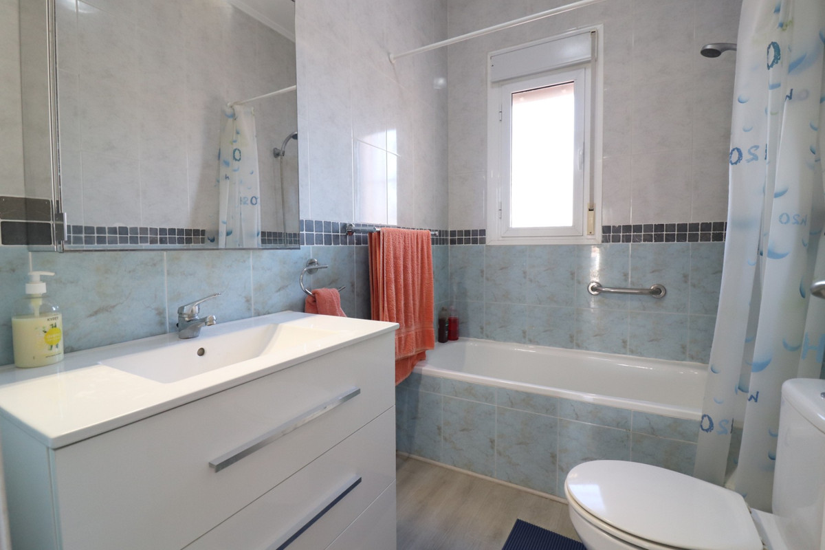 Se vende Villa - Chalet de 3 dormitorios en Costa Blanca, Alicante, España