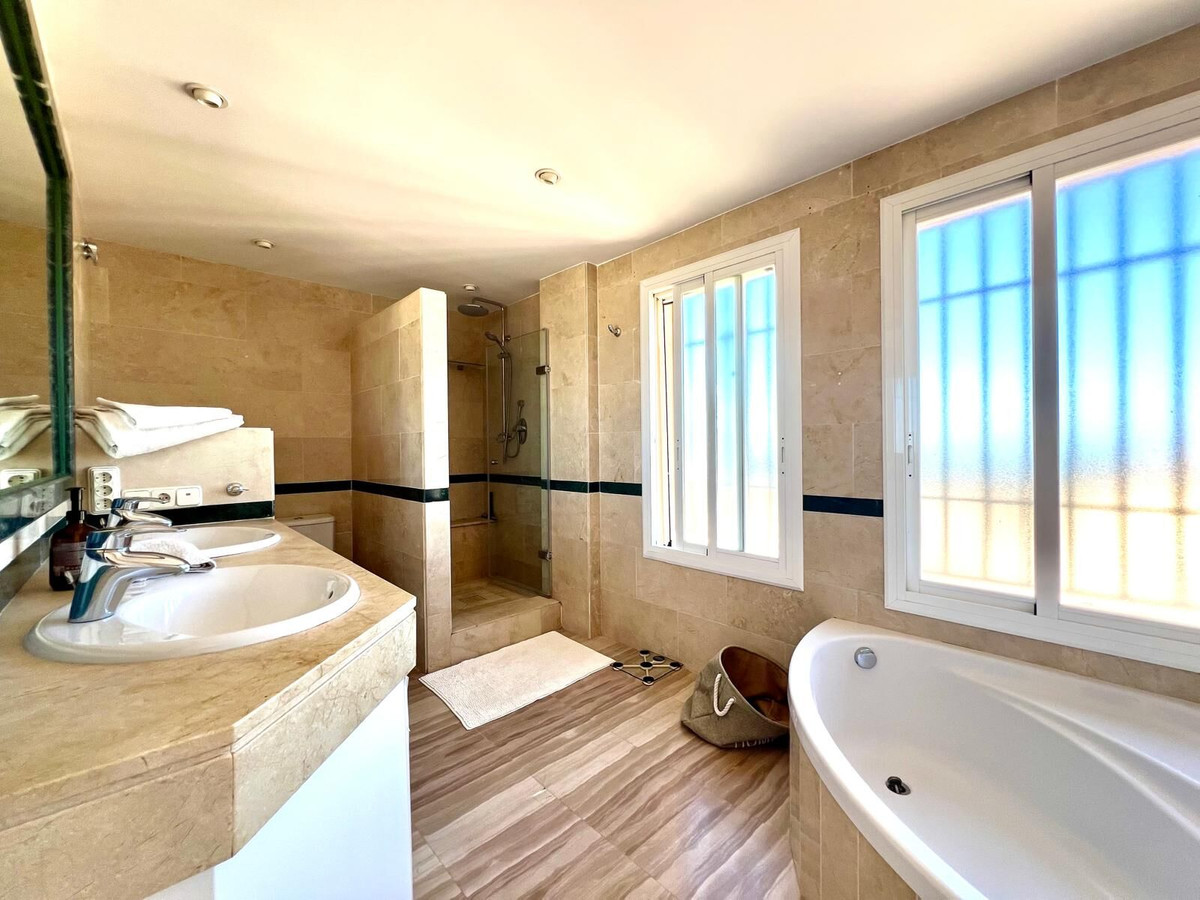 4 Bed Apartment for sale in Marbella Costa Del Sol, Málaga, Spain