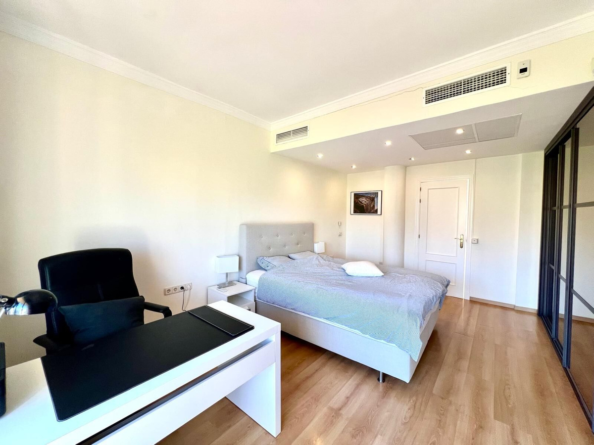4 Bed Apartment for sale in Marbella Costa Del Sol, Málaga, Spain