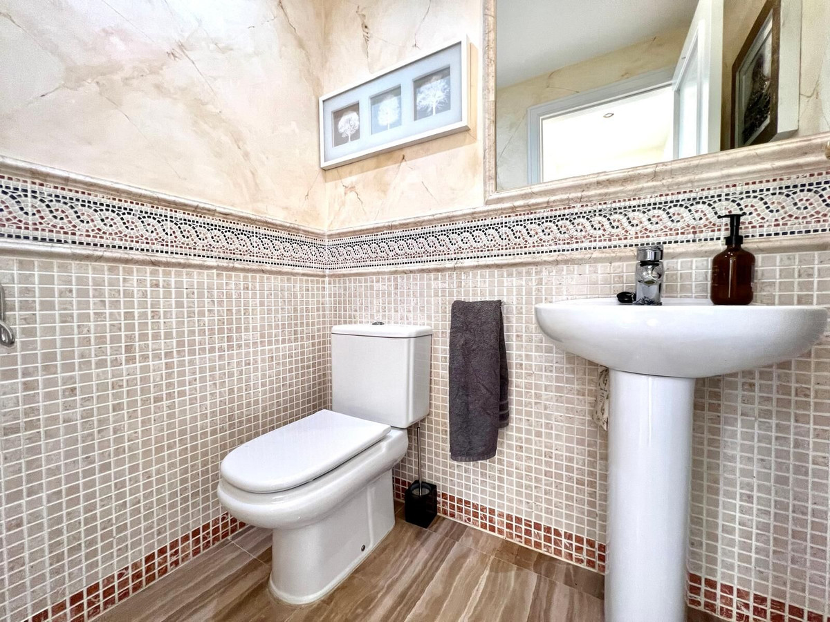 4 Bed Apartment for sale in Marbella Costa Del Sol, Málaga, Spain