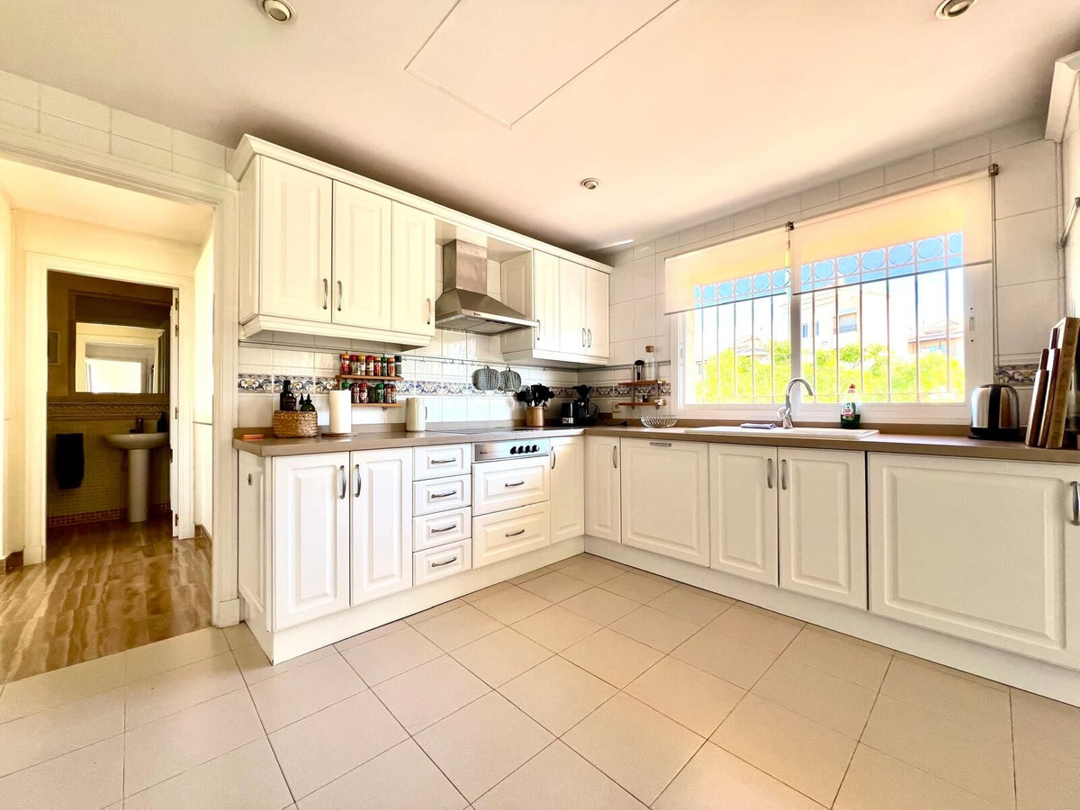 4 Bed Apartment for sale in Marbella Costa Del Sol, Málaga, Spain