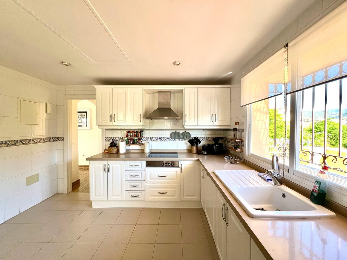 4 Bed Apartment for sale in Marbella Costa Del Sol, Málaga, Spain