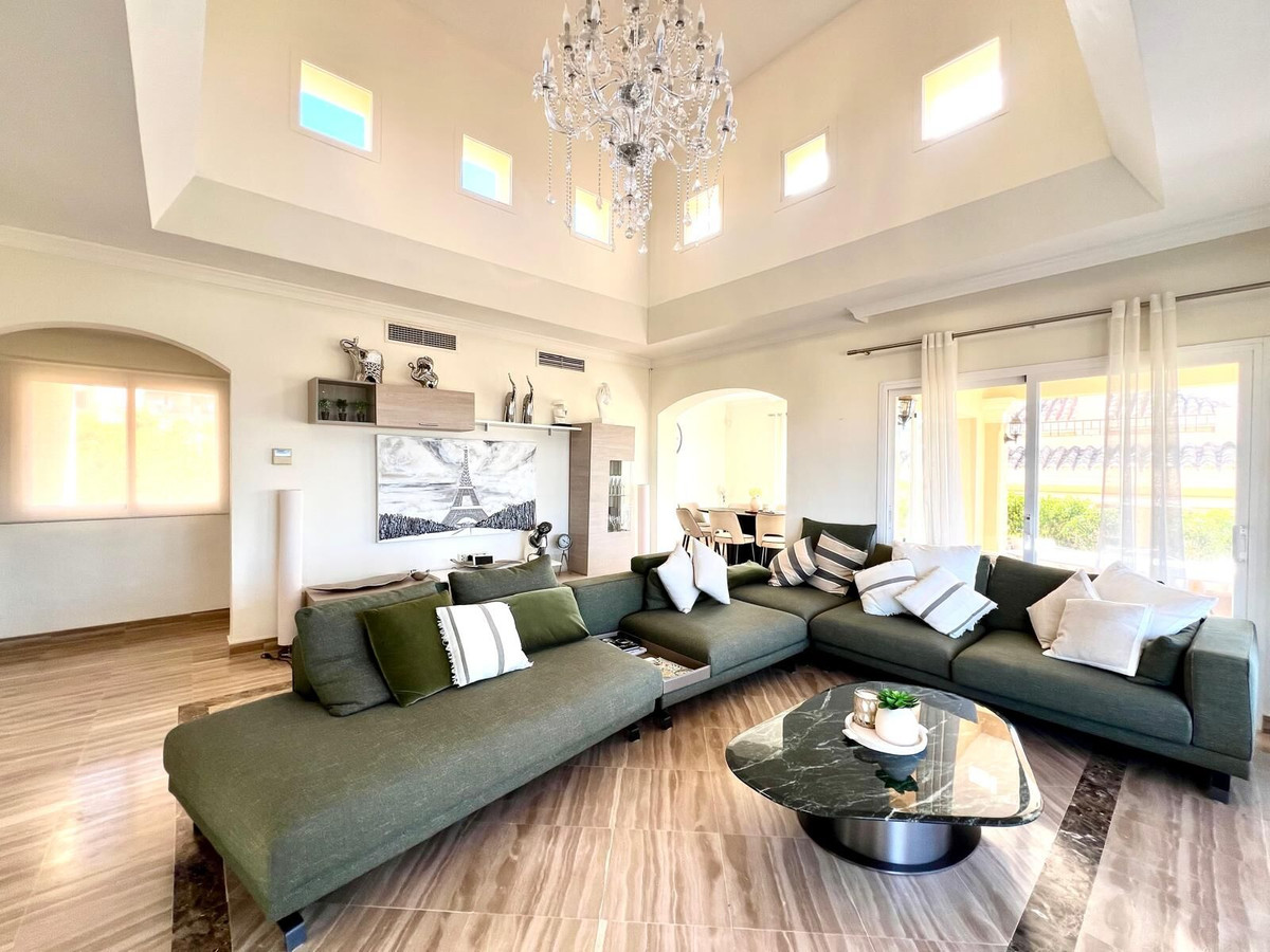 4 Bed Apartment for sale in Marbella Costa Del Sol, Málaga, Spain