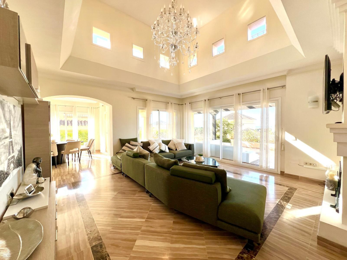 4 Bed Apartment for sale in Marbella Costa Del Sol, Málaga, Spain